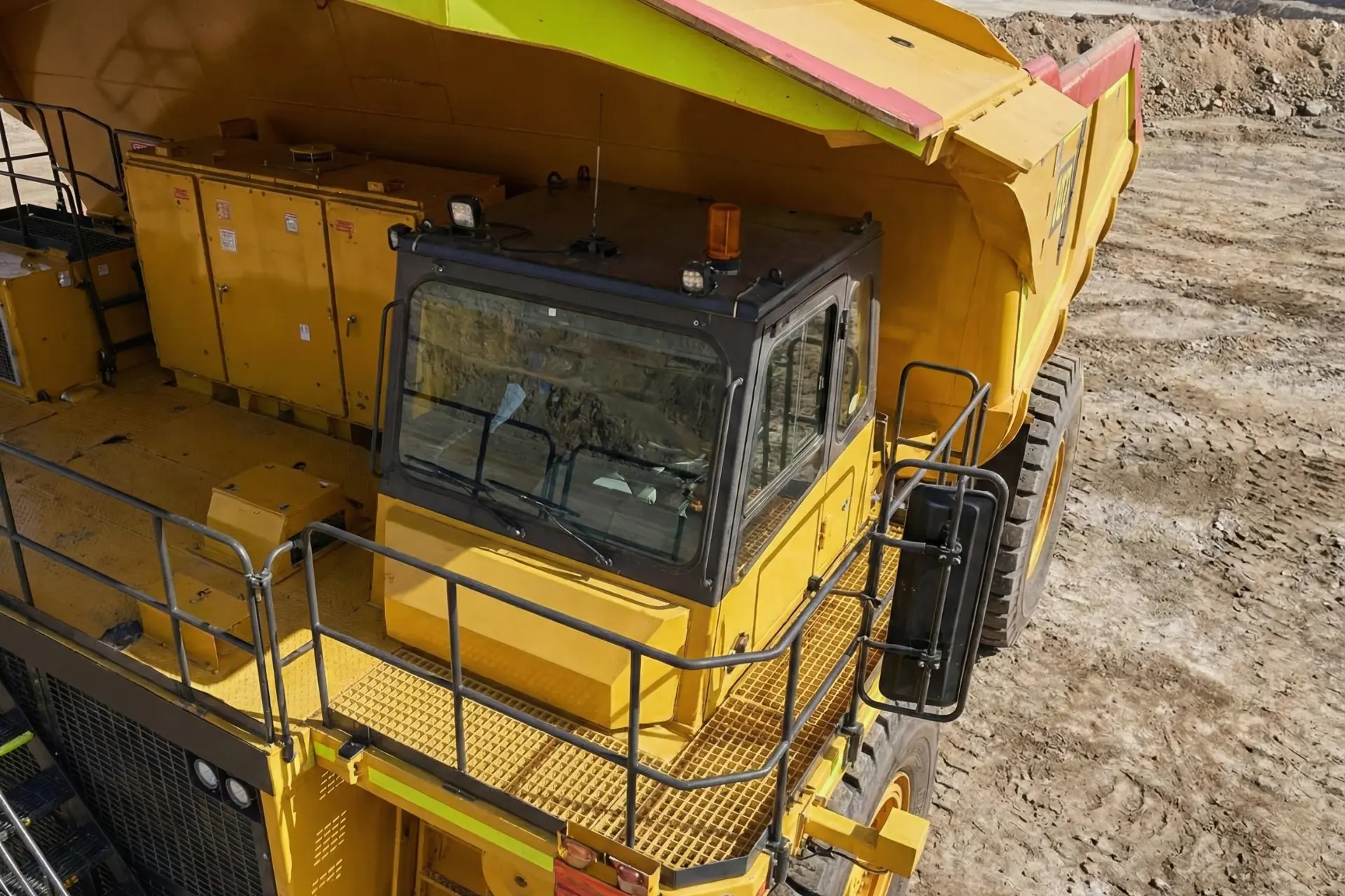 Camión Minero Komatsu 930E - Thumbnail 3