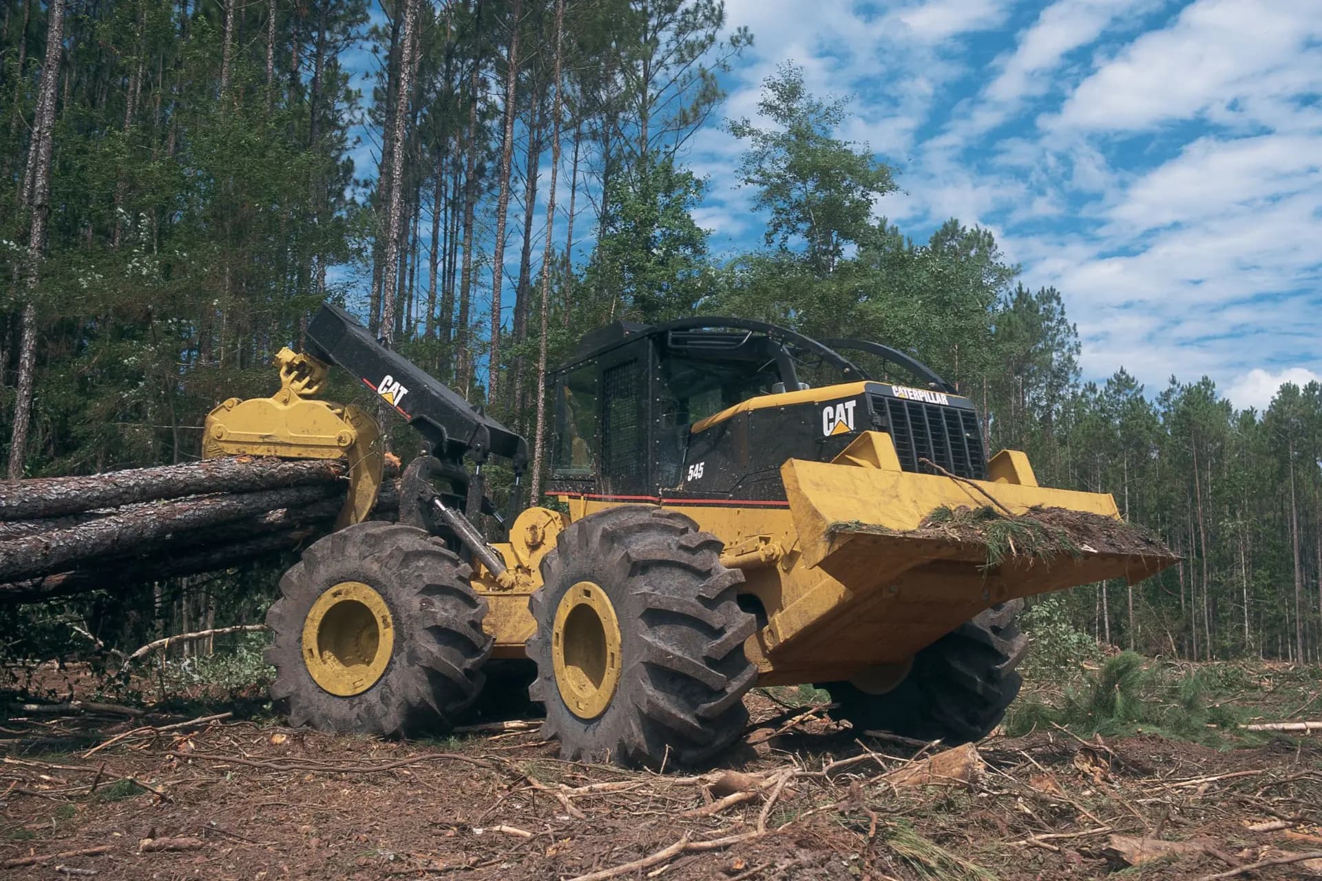 Skidder CAT 545